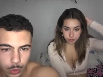 couple Webcam Sex Crazed Girls with arii04
