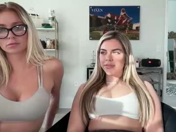 couple Webcam Sex Crazed Girls with allienicole