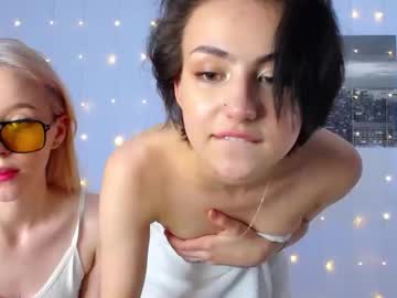 couple Webcam Sex Crazed Girls with kayla_bennet