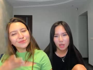 couple Webcam Sex Crazed Girls with moolly_moore