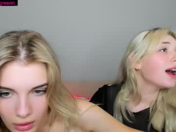 couple Webcam Sex Crazed Girls with chloejjoness