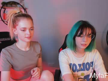 couple Webcam Sex Crazed Girls with hungry_olive