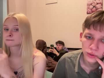 couple Webcam Sex Crazed Girls with walterback