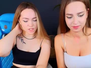 couple Webcam Sex Crazed Girls with top_twins