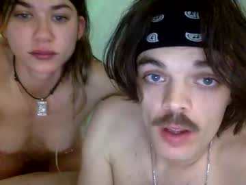 couple Webcam Sex Crazed Girls with bluntsandblowjobs