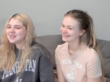 couple Webcam Sex Crazed Girls with milskils
