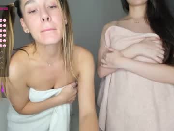 couple Webcam Sex Crazed Girls with omg_babies