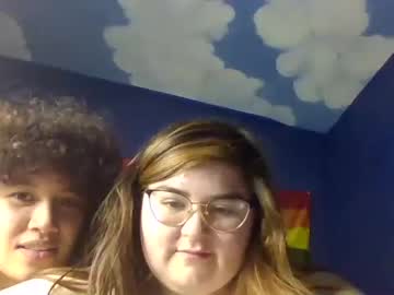couple Webcam Sex Crazed Girls with chunkiiluvrs