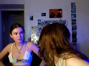girl Webcam Sex Crazed Girls with gigi_and_margo