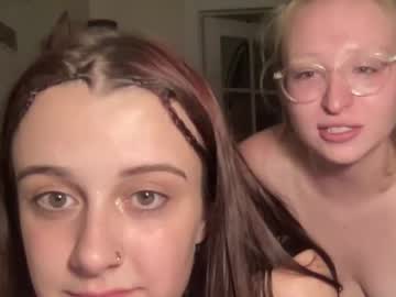 couple Webcam Sex Crazed Girls with cherryandbailey