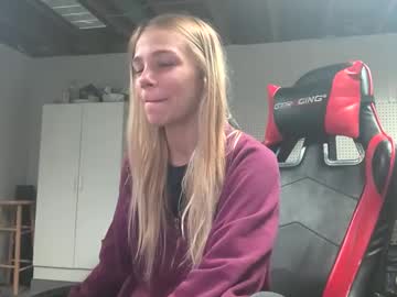 couple Webcam Sex Crazed Girls with chloe_damian