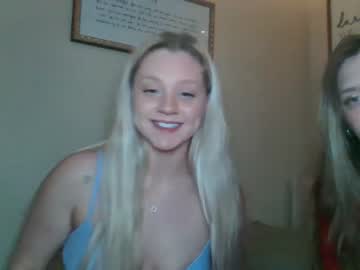 couple Webcam Sex Crazed Girls with 2prettylittlething2