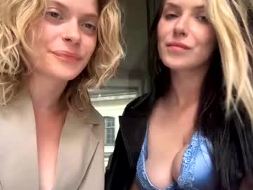 couple Webcam Sex Crazed Girls with lookatus711