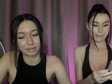 couple Webcam Sex Crazed Girls with nikki_hit